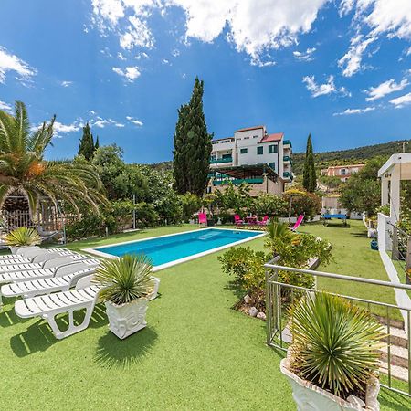 Villa Unique Sur La Plage Pour Des Vacances Inoubliables En Famille Ou Entre Amis Pour 10 Personnes Slatine Eksteriør billede